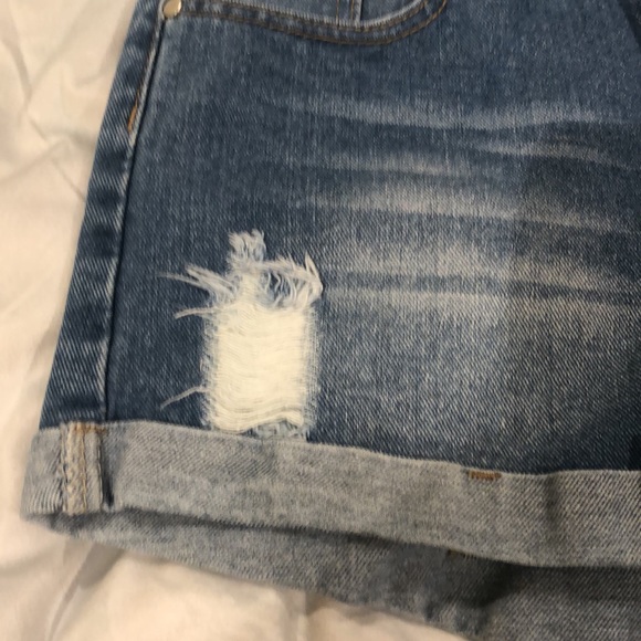 Shein denim distressed shorts. Size XS - Picture 3 of 8